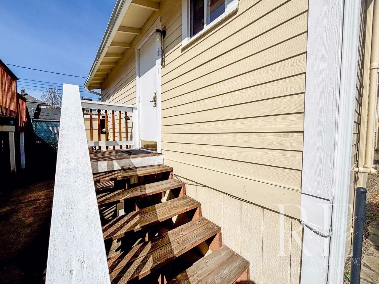 1215 Burwell St Apt B - Photo 2 of 18