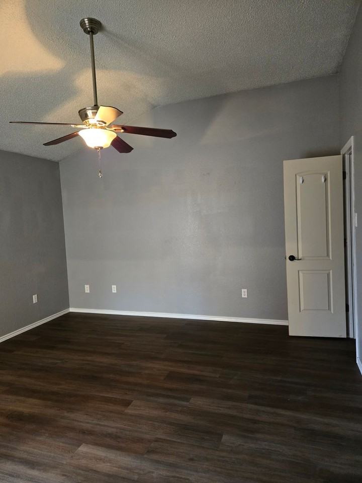 1544 Arbor Dr - Photo 6 of 12