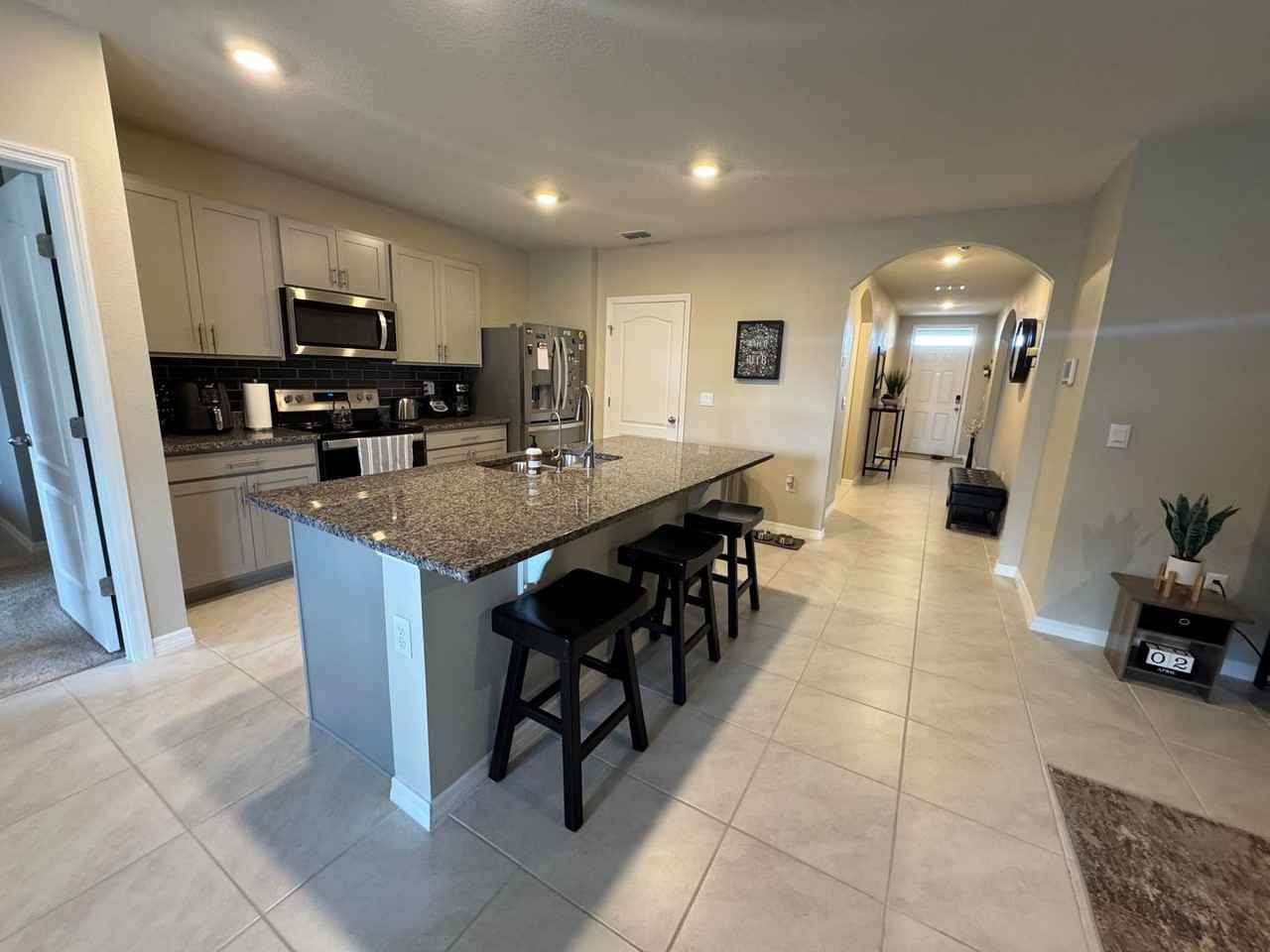 3593 Yarian Dr - Photo 4 of 32
