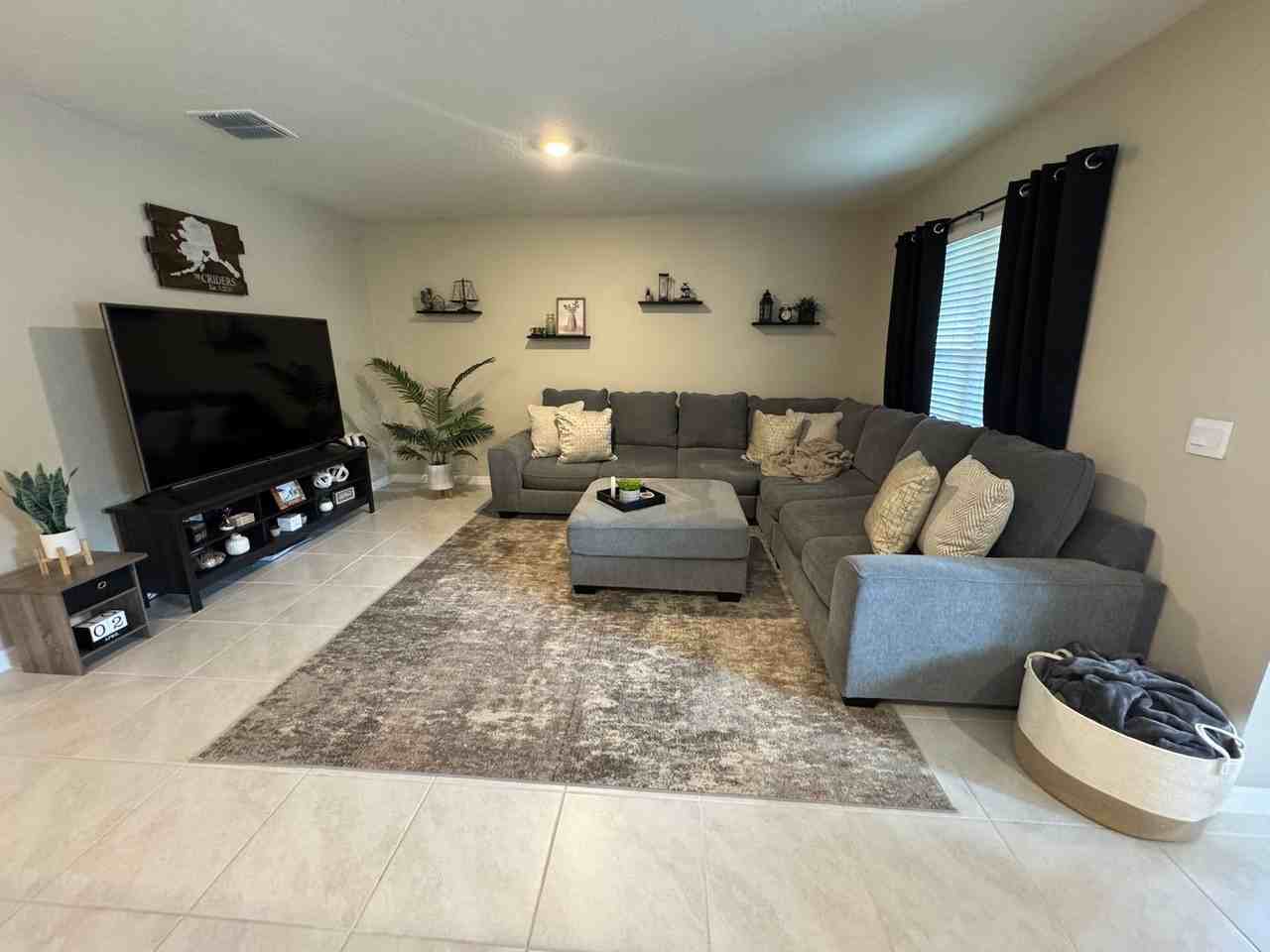 3593 Yarian Dr - Photo 5 of 32