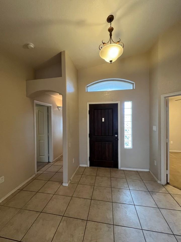 10574 E 34th St - Photo 2 of 32