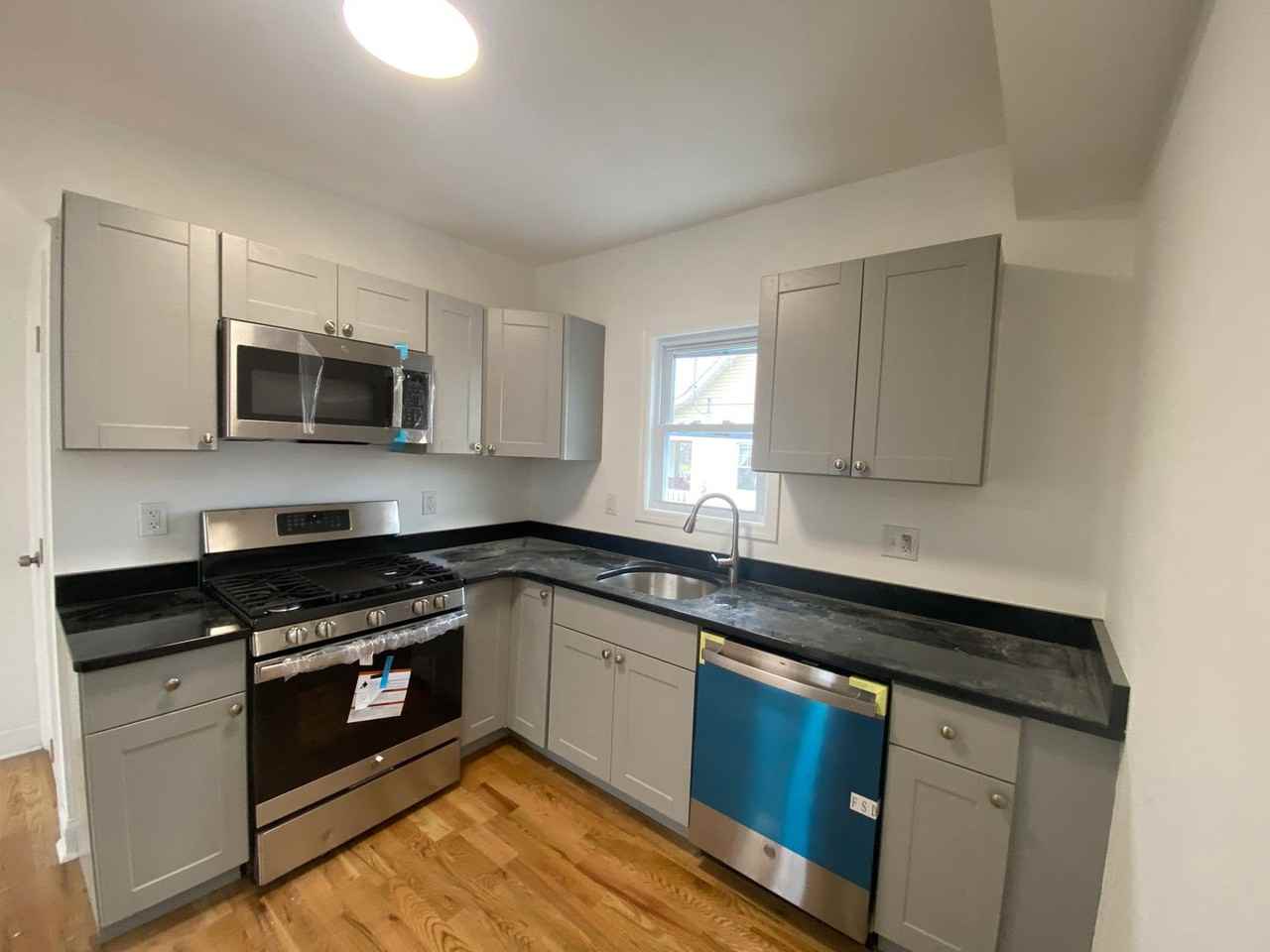 1423 7th Ave - Photo 7 of 26