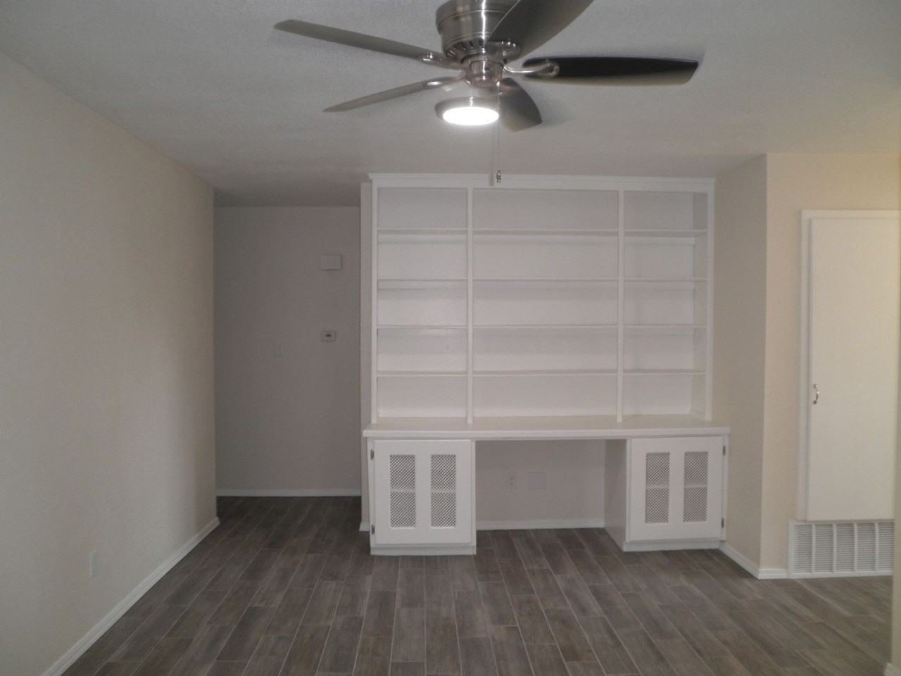 1417 Oakcrest Ave - Photo 4 of 21