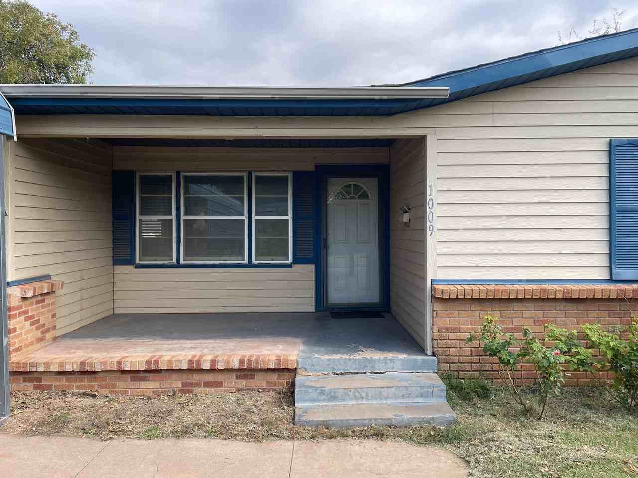 1009 Green St - Photo 2 of 23
