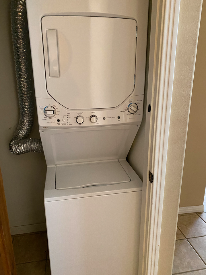 801 W Hawthorn St #102 - Photo 5 of 22