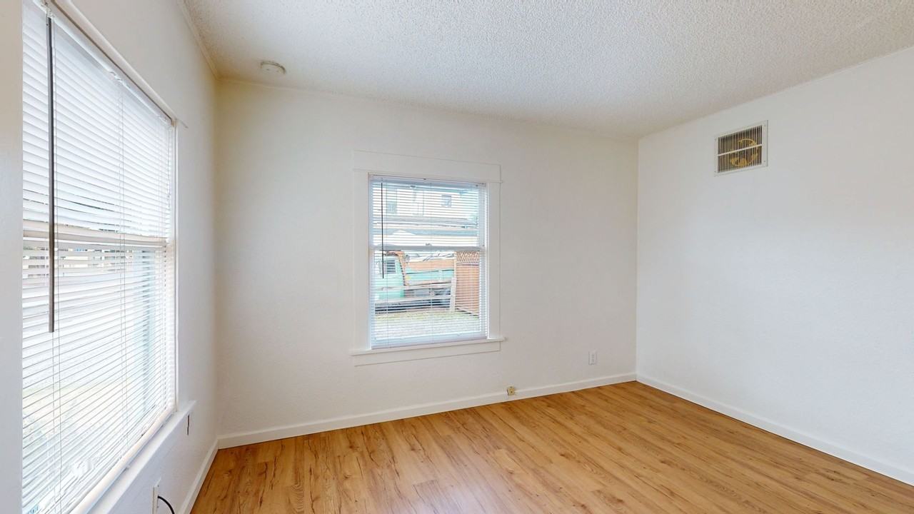518 2nd Ave S - Photo 4 of 21