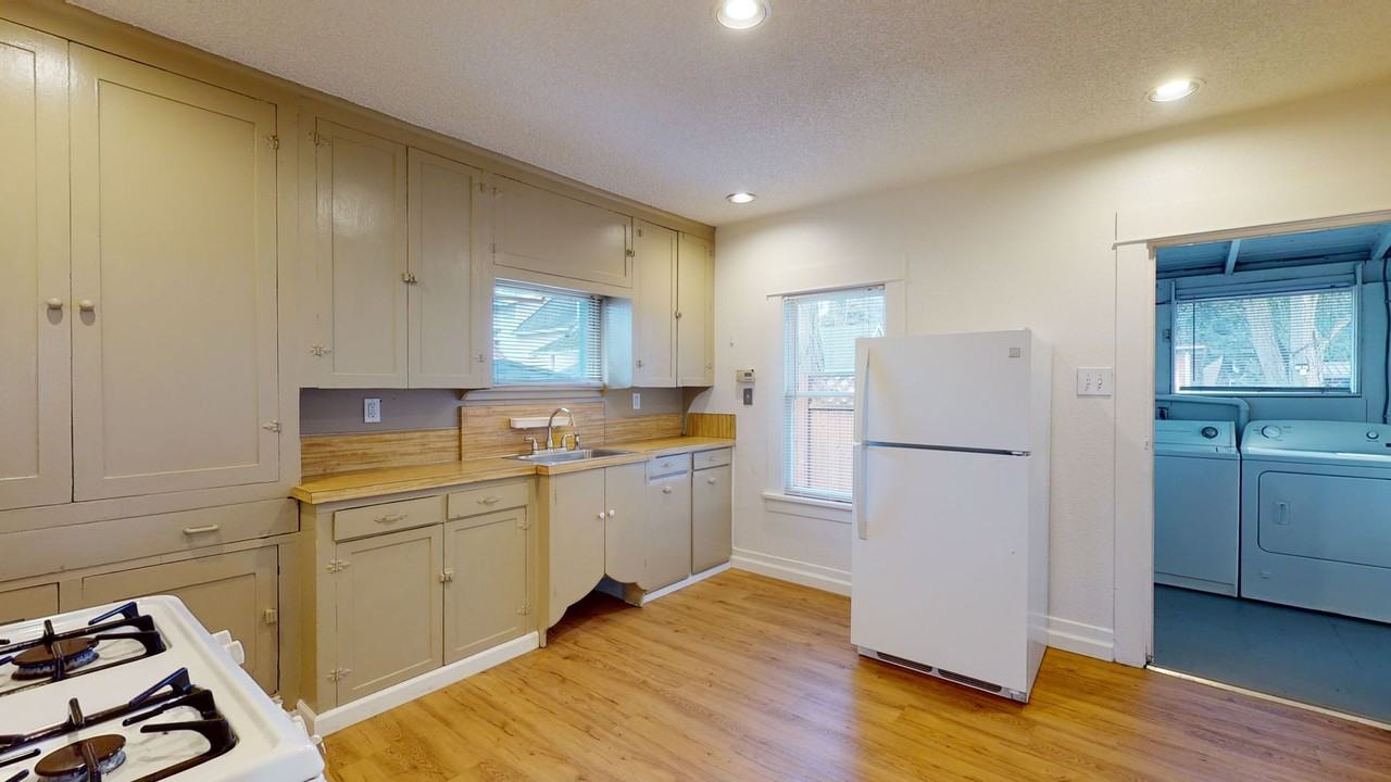 518 2nd Ave S - Photo 5 of 21