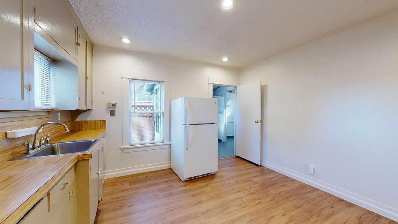 518 2nd Ave S - Photo 6 of 21