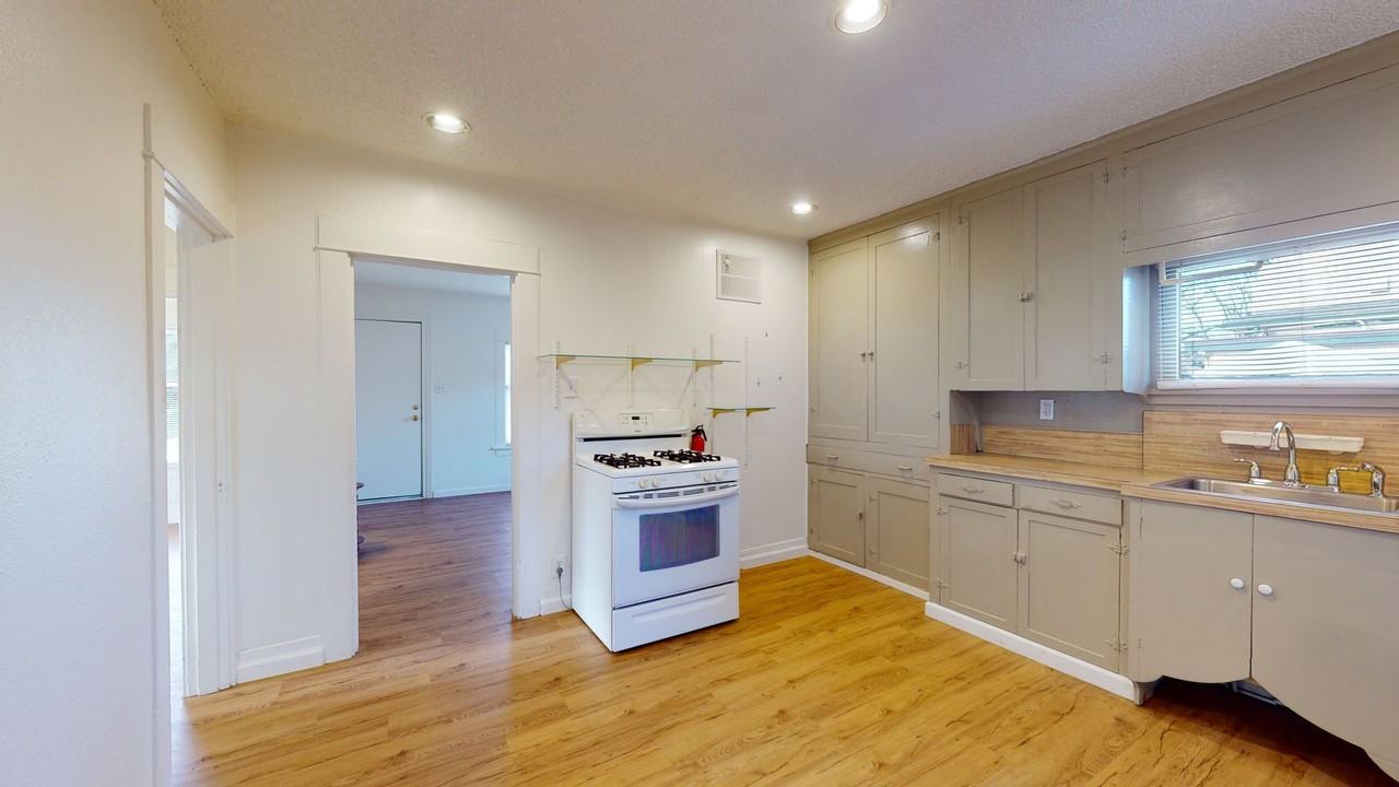 518 2nd Ave S - Photo 7 of 21