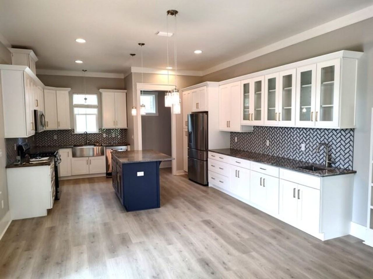 4088 Biltmore Ave - Photo 4 of 48