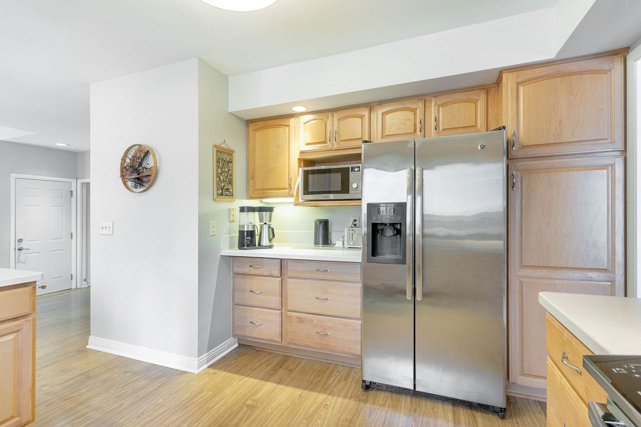 313 Walnut Grove Dr - Photo 3 of 37