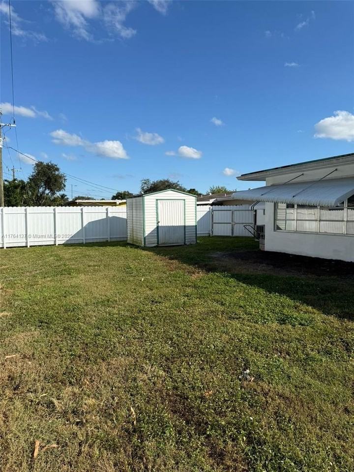 8811 Nw 15th Ct - Photo 3 of 13