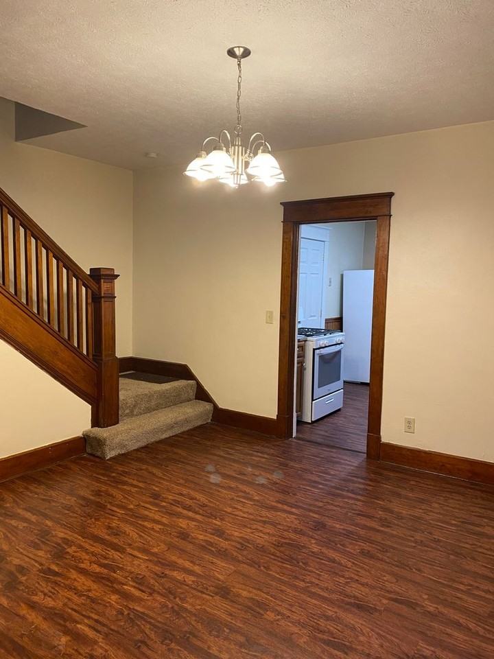 706 N Ward Ave - Photo 2 of 11