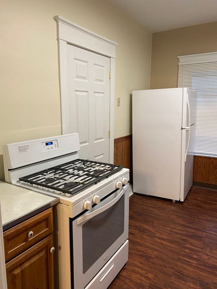 706 N Ward Ave - Photo 3 of 11