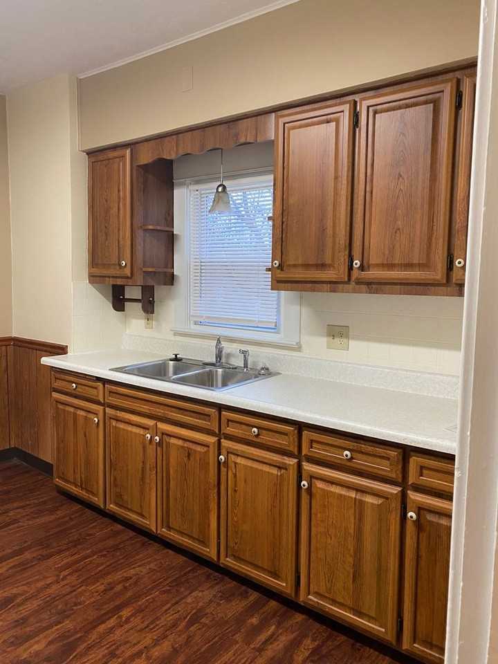 706 N Ward Ave - Photo 4 of 11
