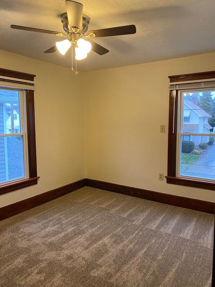 706 N Ward Ave - Photo 7 of 11