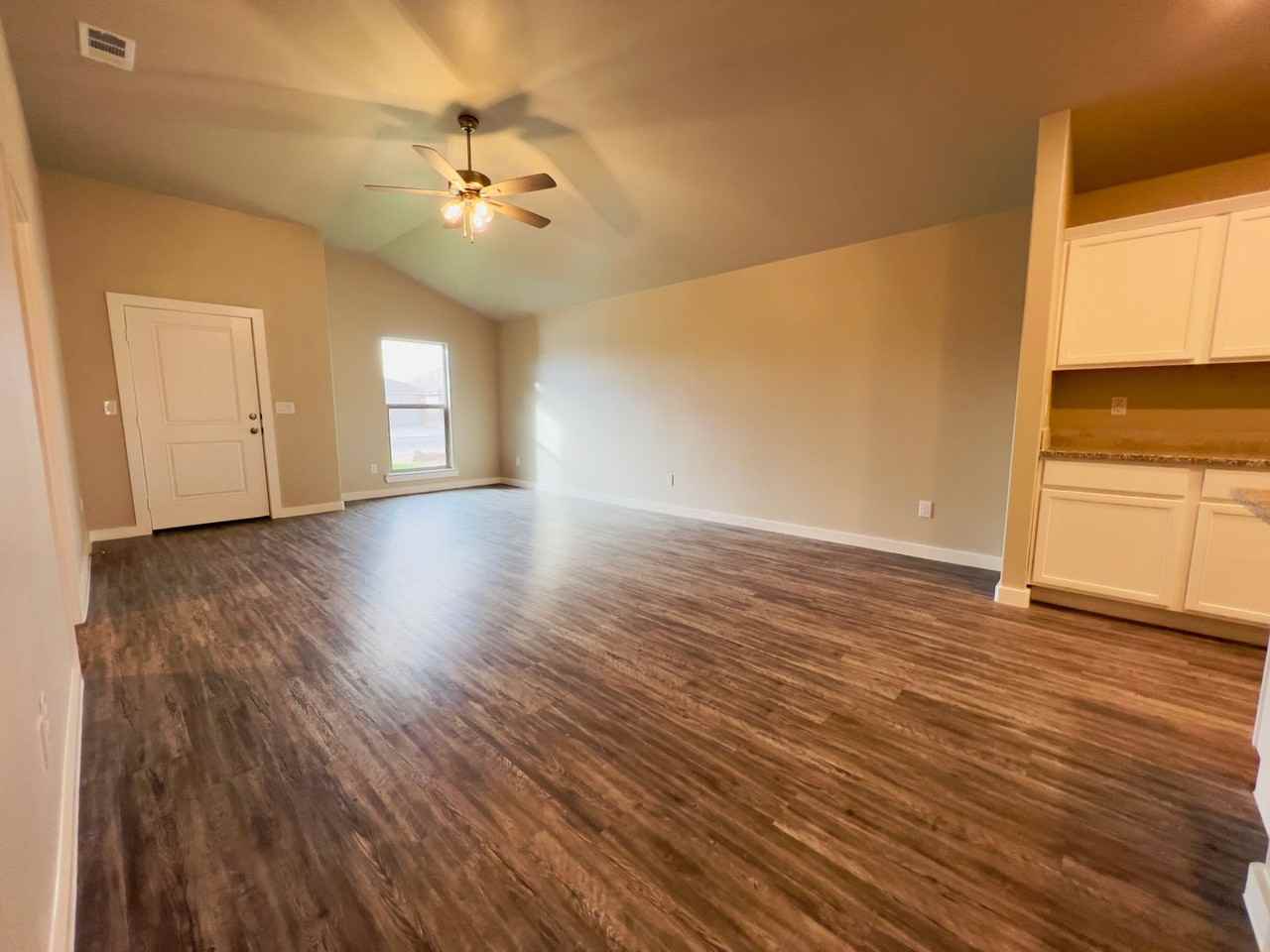 3208 Abbeville Ave - Photo 3 of 18