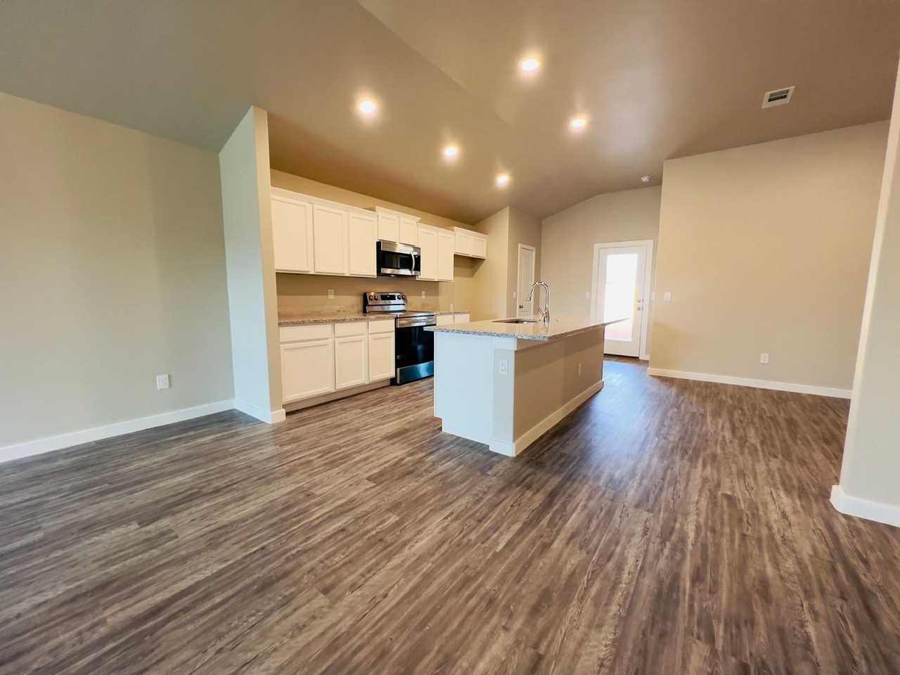 3208 Abbeville Ave - Photo 4 of 18
