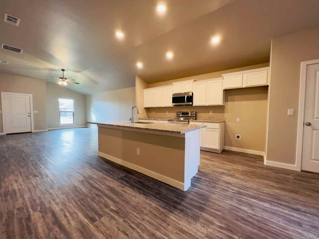 3208 Abbeville Ave - Photo 6 of 18