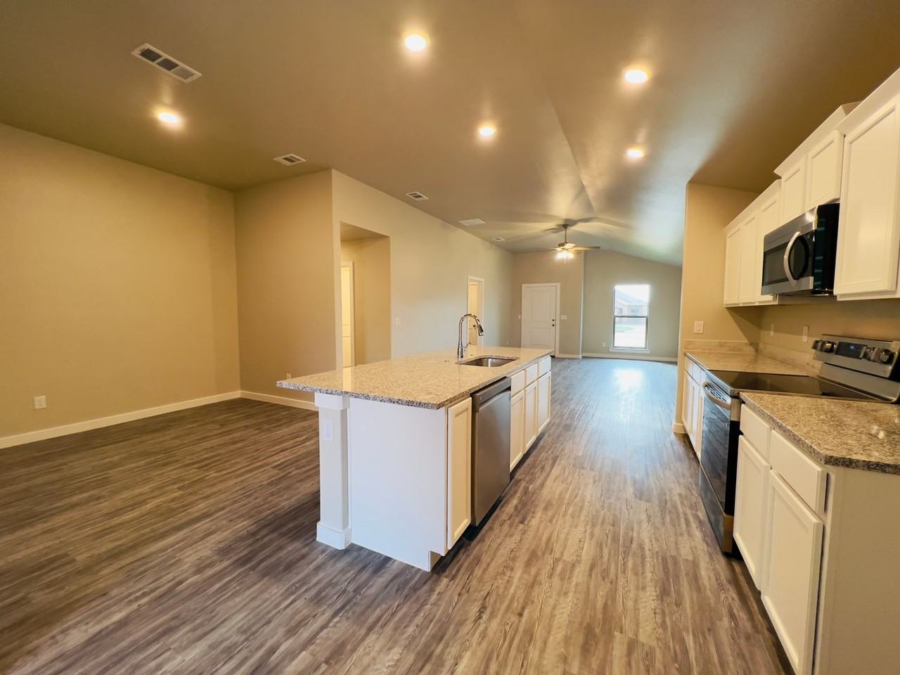 3208 Abbeville Ave - Photo 7 of 18