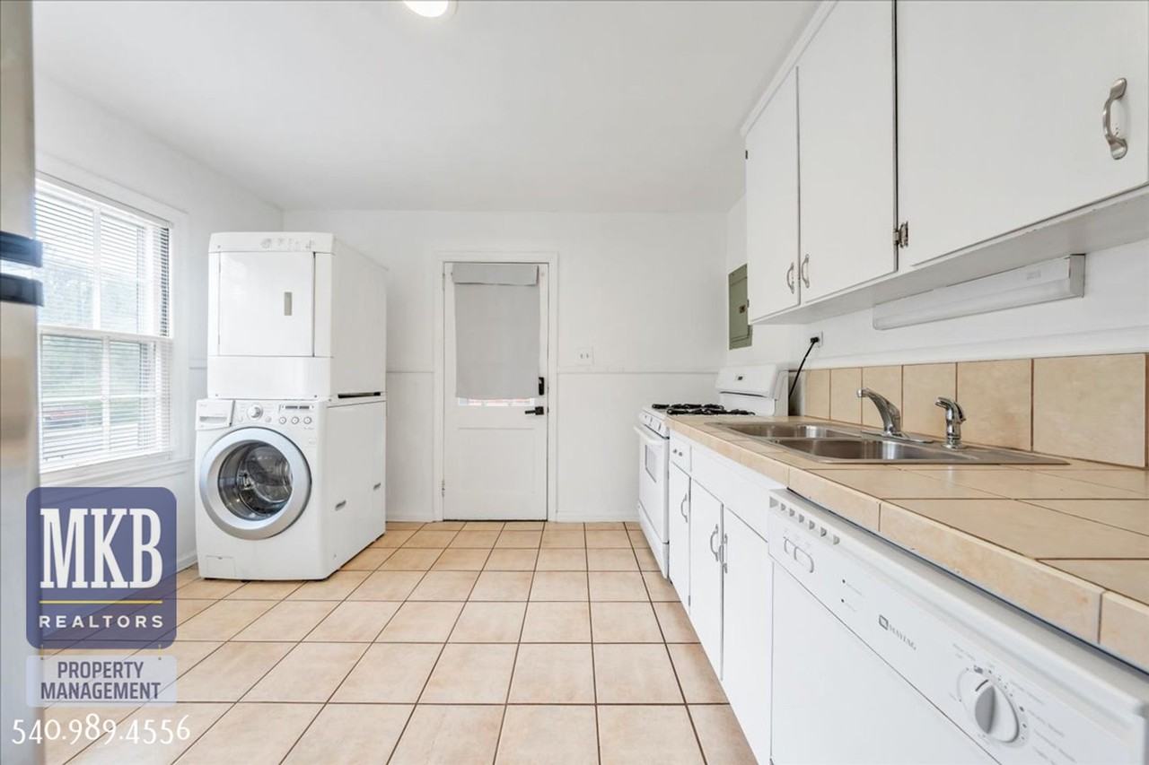 823 Brandon Ave Sw - Photo 3 of 28