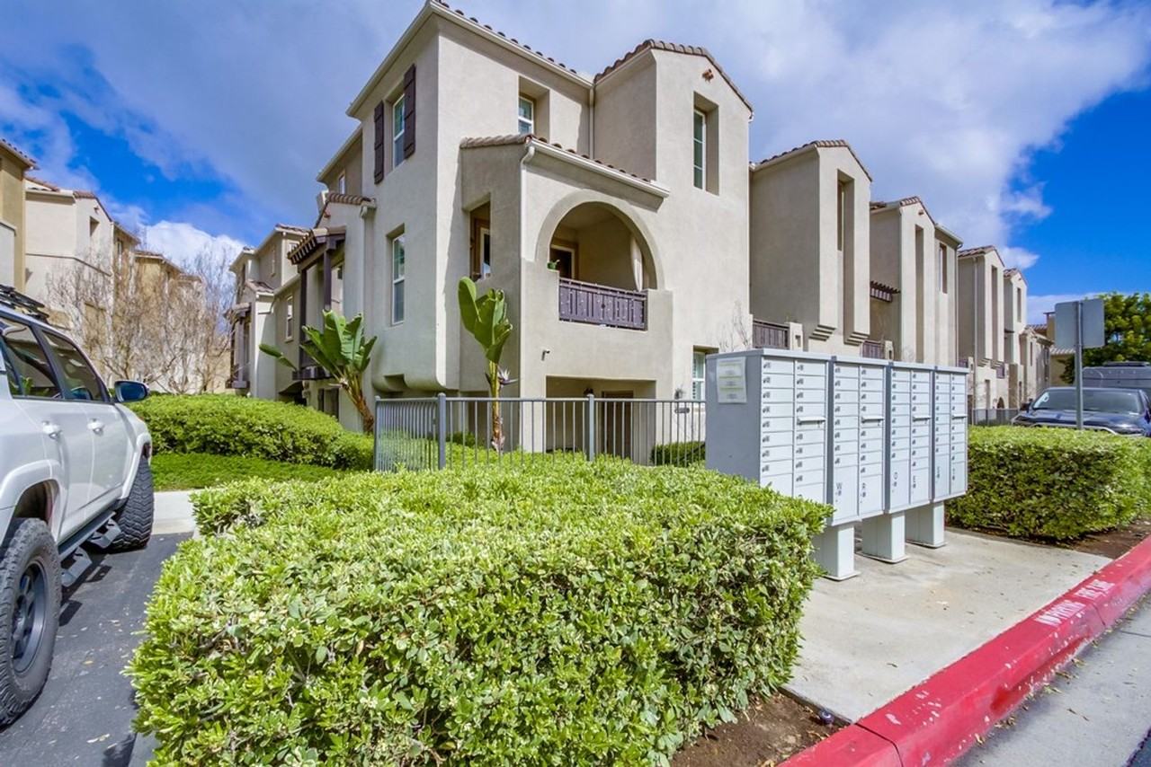 761 Hatfield Dr - Photo 2 of 33