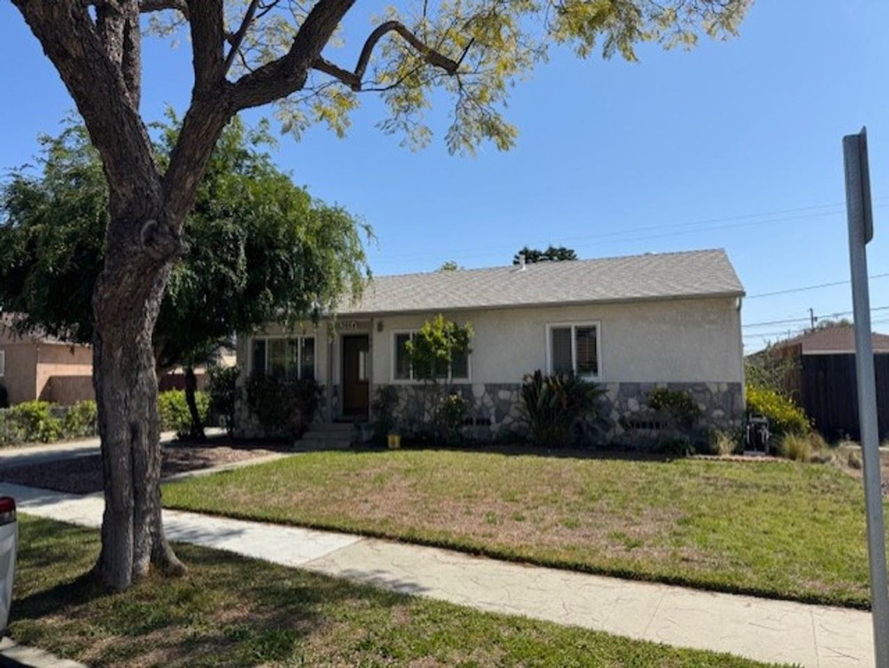 3664 Lomina Ave - Photo 2 of 44