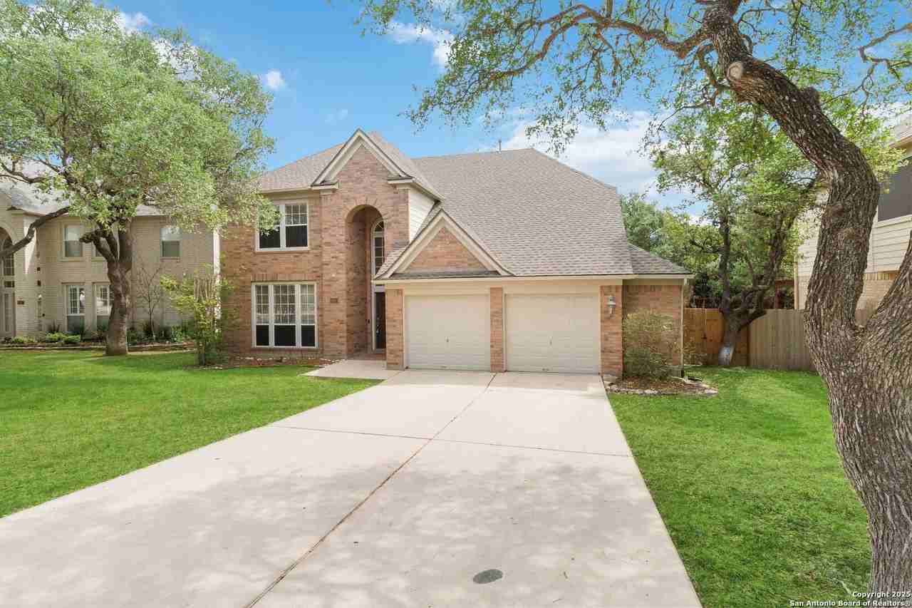 18611 Surreywood - Photo 2 of 17