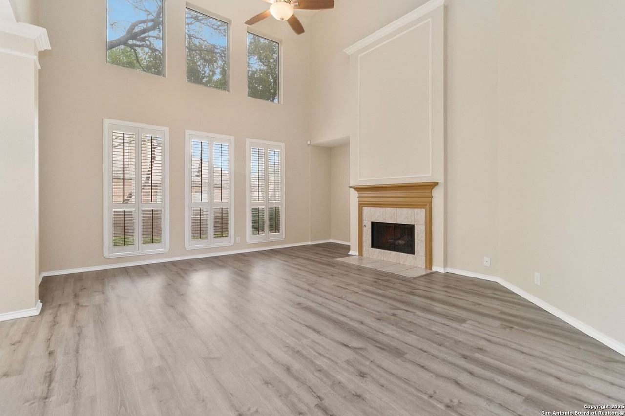 18611 Surreywood - Photo 5 of 17