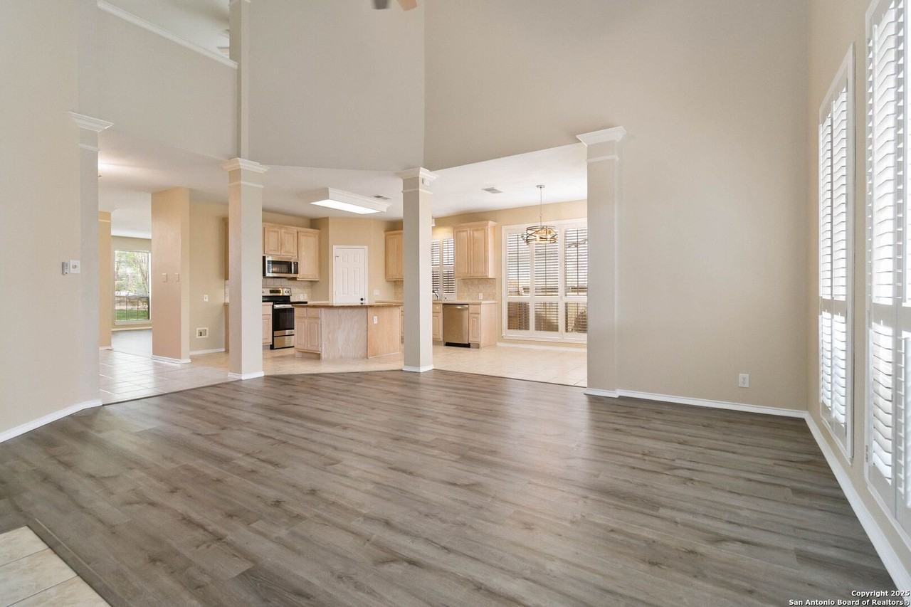 18611 Surreywood - Photo 6 of 17