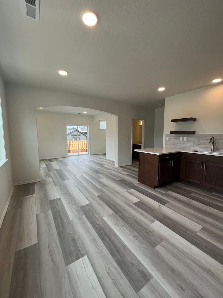 975 W 27th Ave - Photo 3 of 29