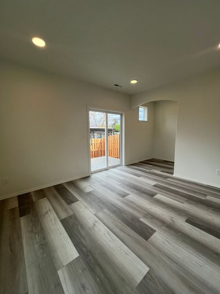 975 W 27th Ave - Photo 5 of 29