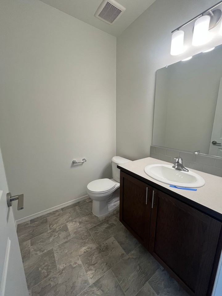 975 W 27th Ave - Photo 7 of 29
