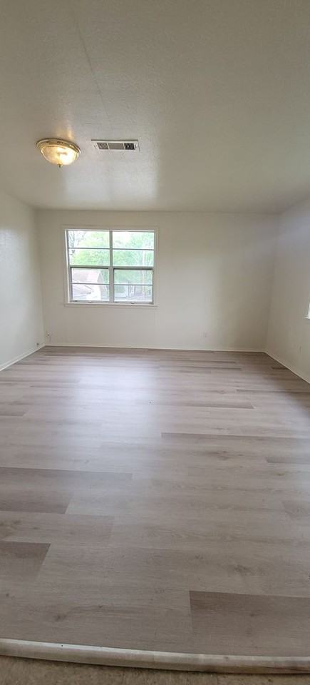 3323 3323 1/2 B Darien St. - Photo 7 of 18