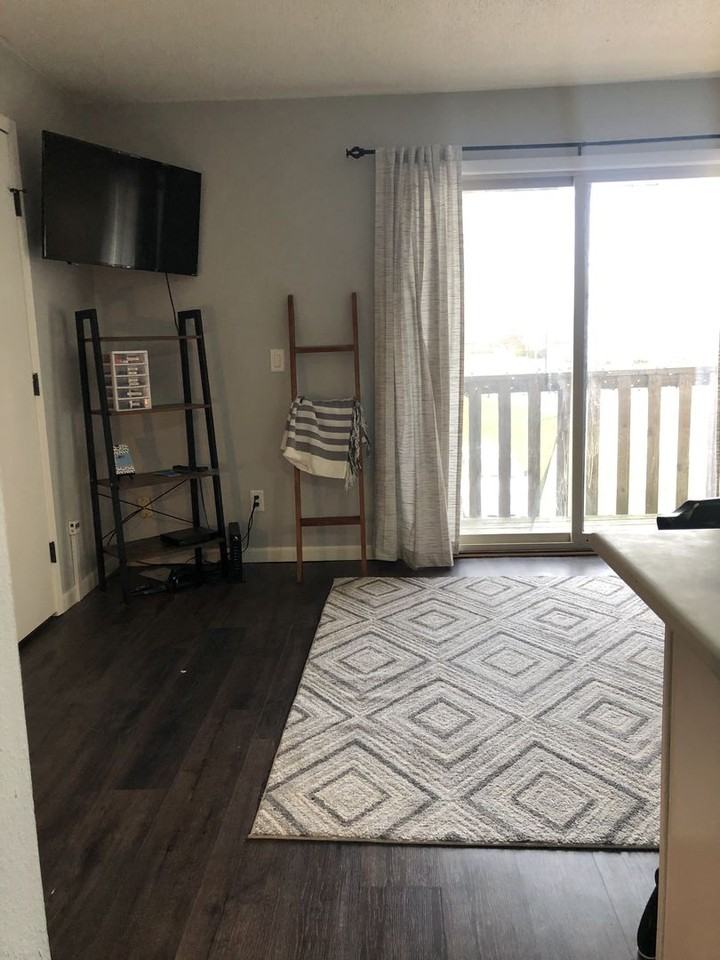 301 Jewel Drive - Photo 5 of 8