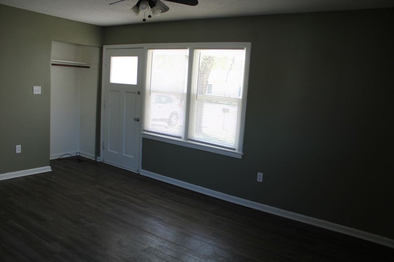 2012 Hayes Dr - Photo 3 of 9