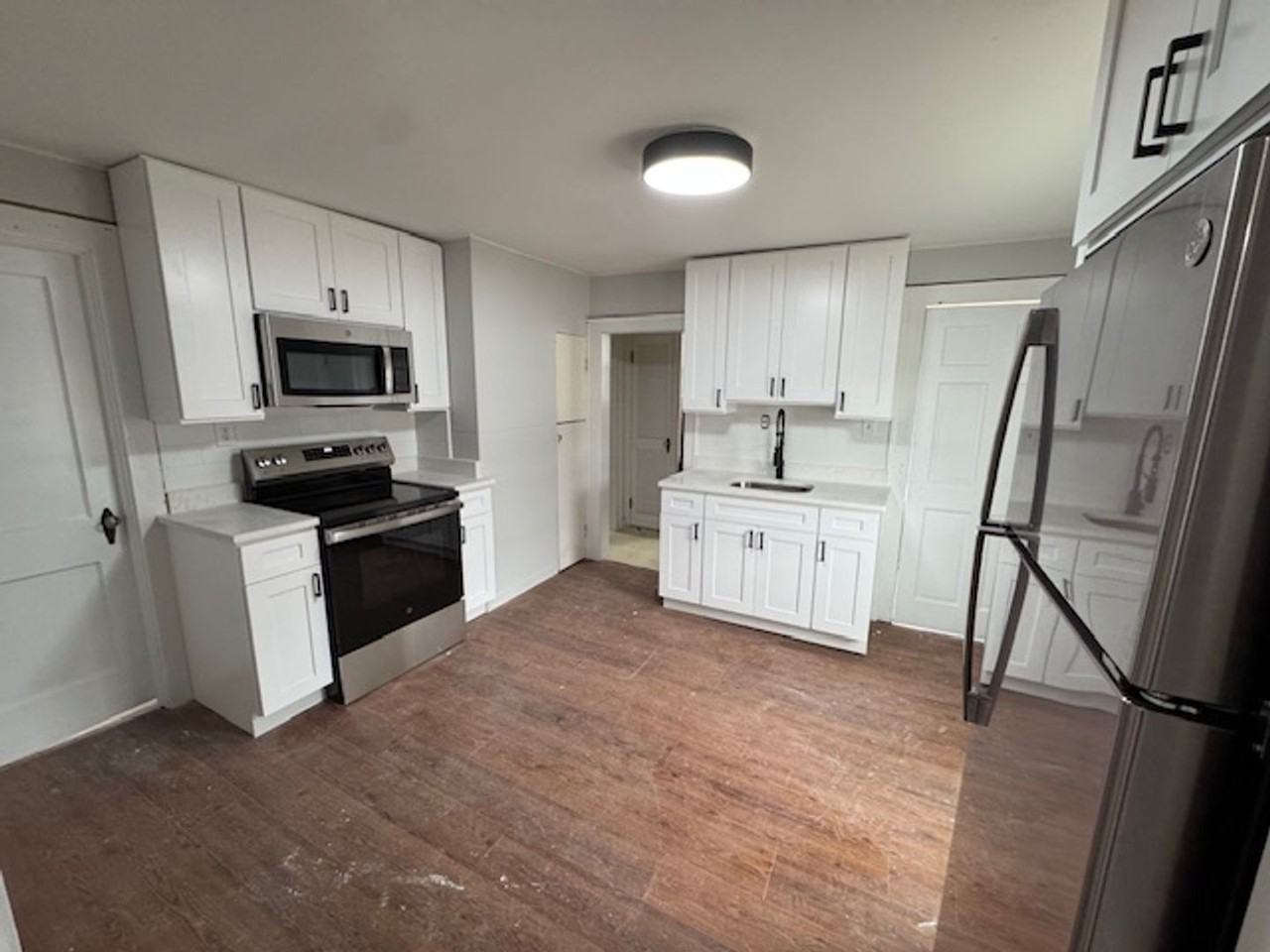 39 Bank St - Photo 3 of 46