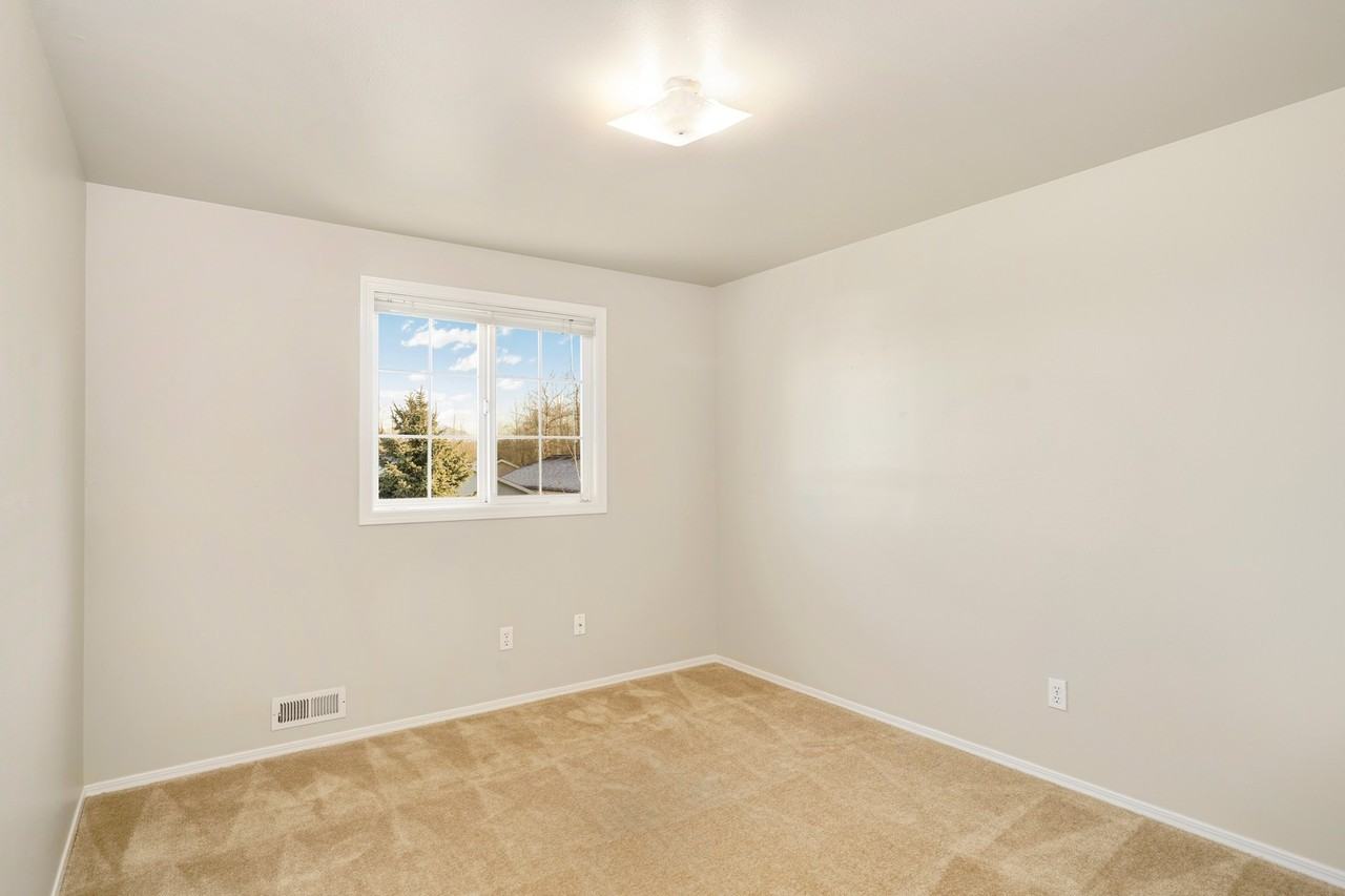 16416 41st Ave Ne - Photo 6 of 13