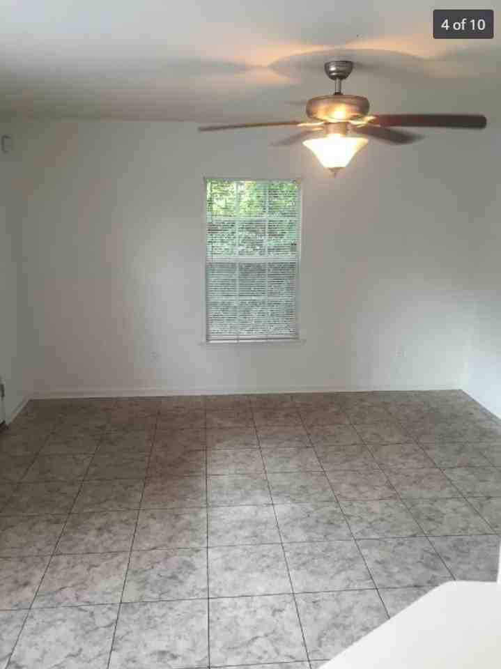 ZSS - 1524 Hudson St #1 - Photo 2 of 8