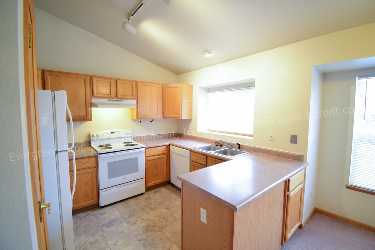 648 Brewer Dr - Photo 3 of 25