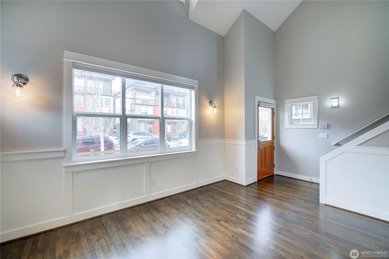 2213 Nw 60th St - Photo 3 of 20