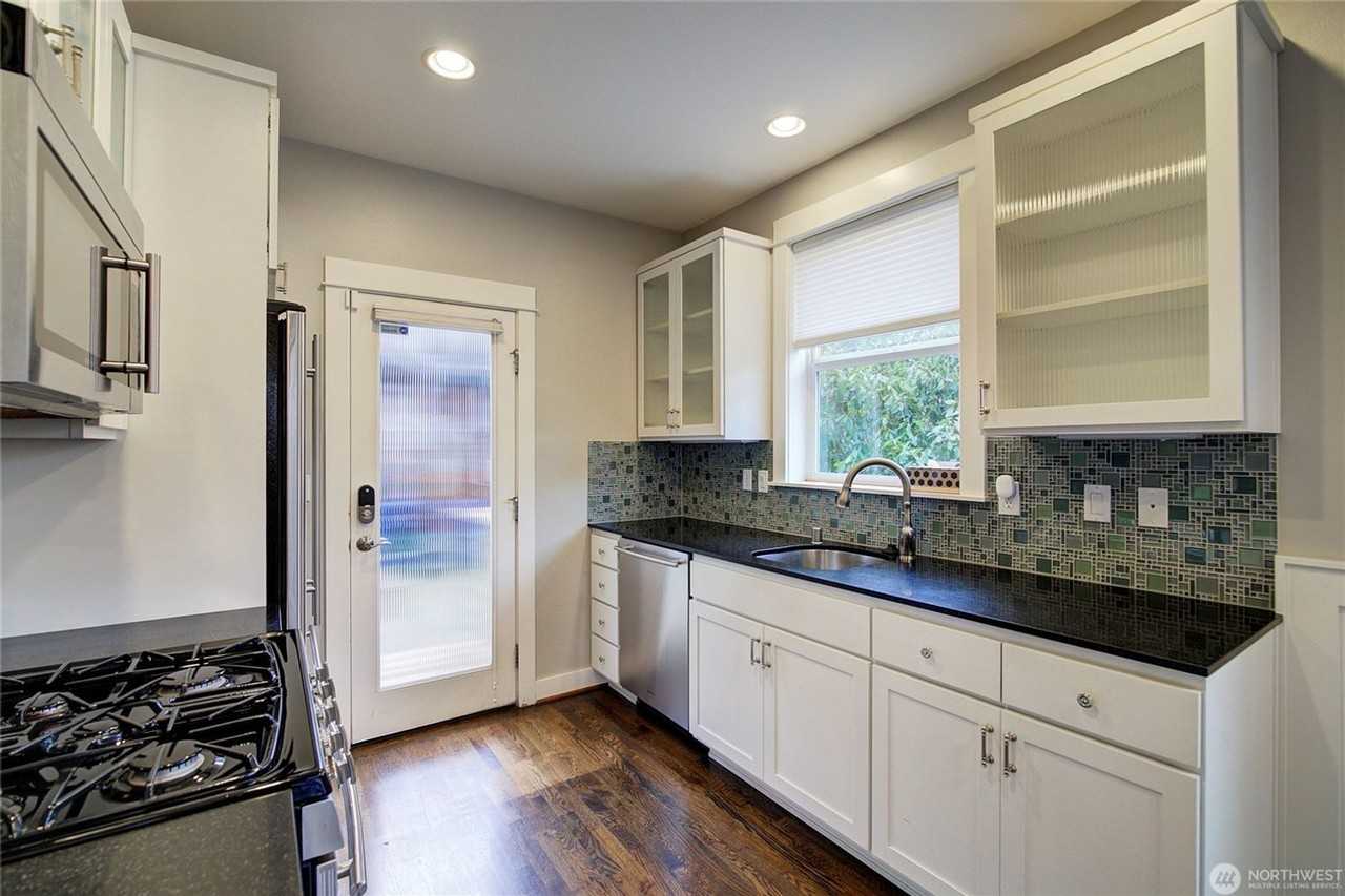 2213 Nw 60th St - Photo 7 of 20