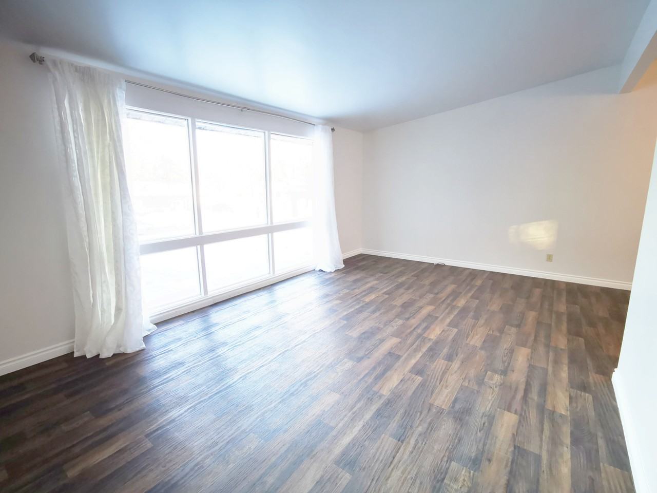 545 20th St W #A - Photo 2 of 10