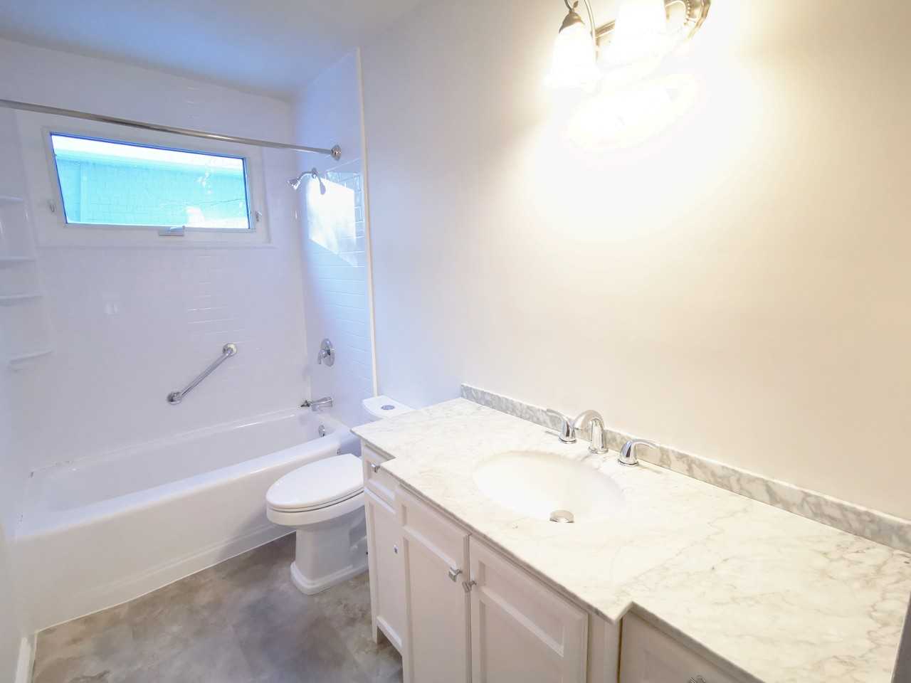 545 20th St W #A - Photo 5 of 10