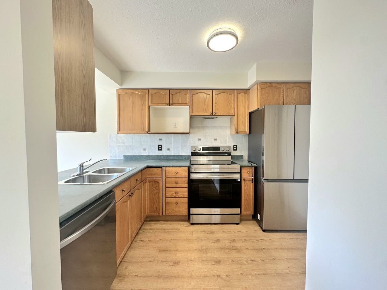 126 Silurian Drive - Photo 2 of 30