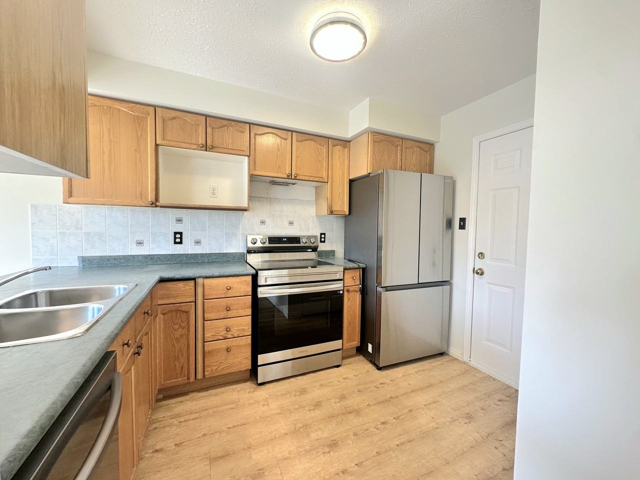 126 Silurian Drive - Photo 3 of 30