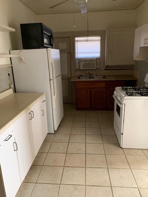 1601 Collins Ave - Photo 5 of 6