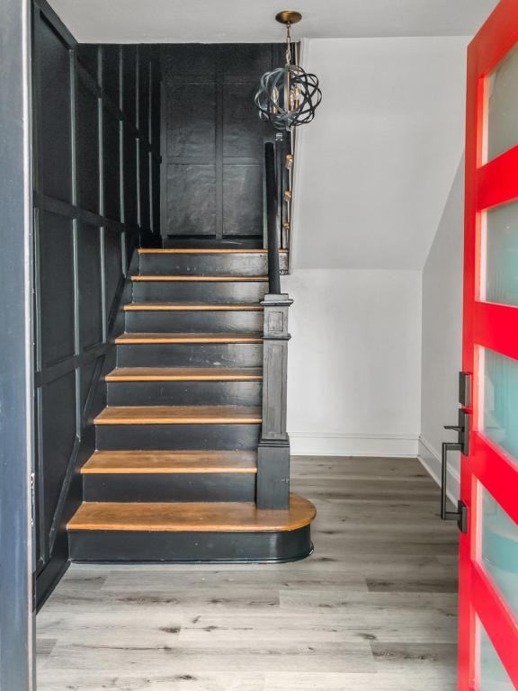 404 N Main St - Photo 2 of 10