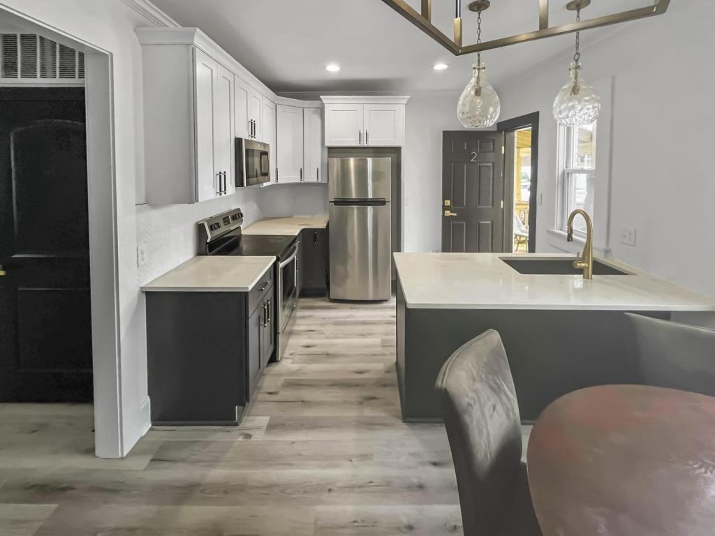 404 N Main St - Photo 4 of 10