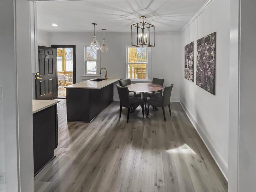 404 N Main St - Photo 5 of 10